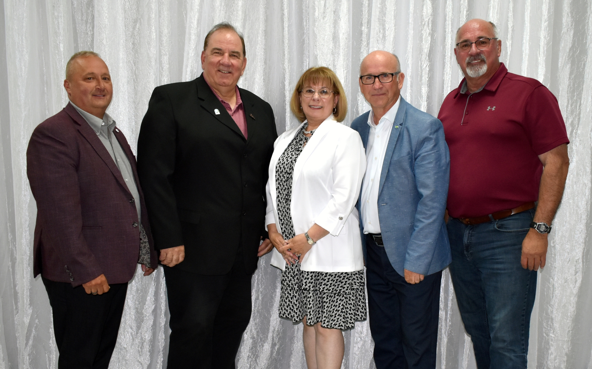 In the usual order. Mario Pelletier (mayor of Village Bois-Joli) 2nd vice-president, Brad Mann (president of the Restigouche Rural District advisory council) president / Chairman, Betty Ann Fortin, Chief Executive Officer and corporate secretary, Jean-Guy Levesque (mayor, Campbellton Regional Community) 1st vice-president and Normand Pelletier (mayor of the town Heron Bay), president of the finance committee